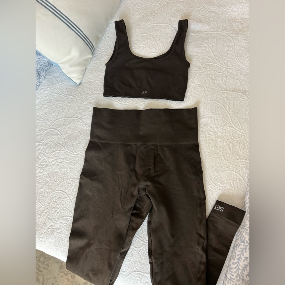 SET ACTIVE MATCHING SET: size Medium, color Brown